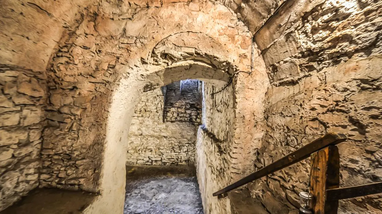 المدينة القديمة, تحت الأرض في العصور الوسطى & جولة الزنزانة